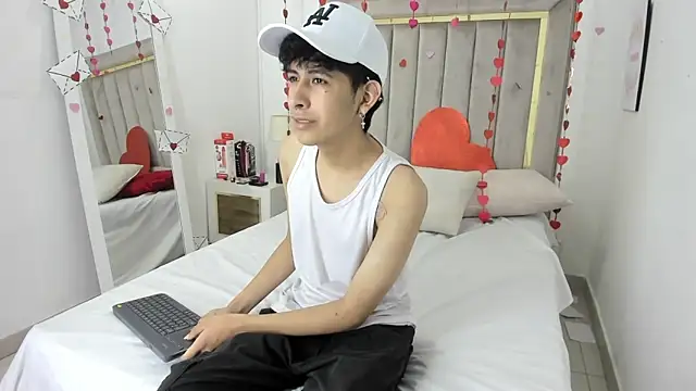 Snapshot of julian_xx chatting on 02/13/26, 07:47 julian xx online show from 02/13/26, 07:47