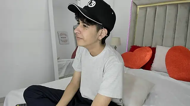 Snapshot of julian_xx chatting on 02/07/26, 07:44 julian xx online show from 02/07/26, 07:44