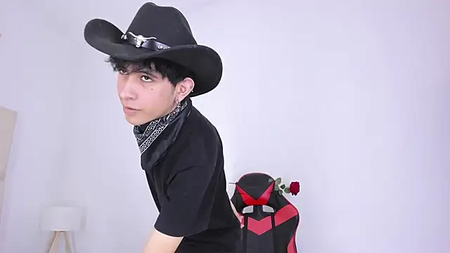 Snapshot of julian_xx chatting on 07/16/26, 07:11 julian xx online show from 07/16/26, 07:11