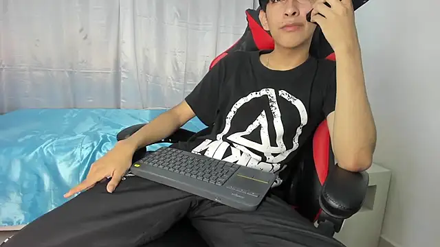 julian xx online show from 05/07/26, 07:28