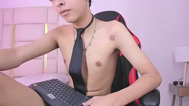 Snapshot of julian_xx chatting on 06/22/26, 07:33 julian xx online show from 06/22/26, 07:33