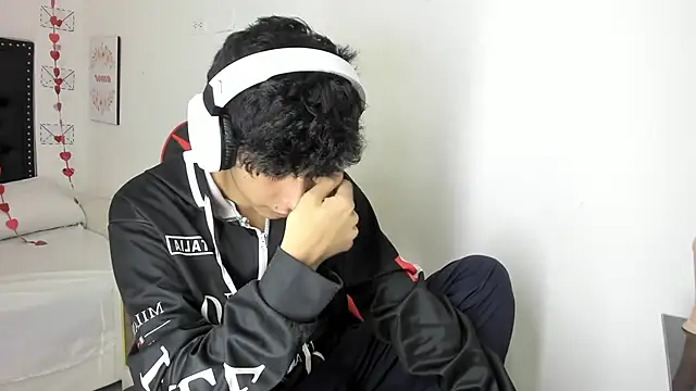 Snapshot of julian_xx chatting on 02/27/26, 07:35 julian xx online show from 02/27/26, 07:35