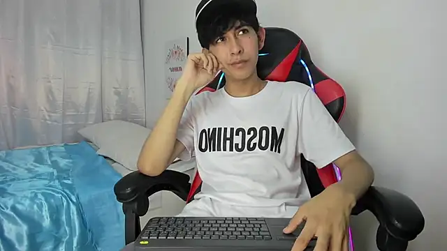julian xx online show from 04/30/26, 07:10