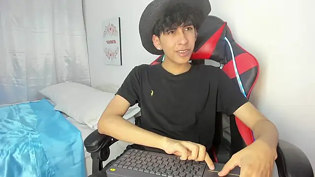 julian xx online show from 04/28/26, 07:07