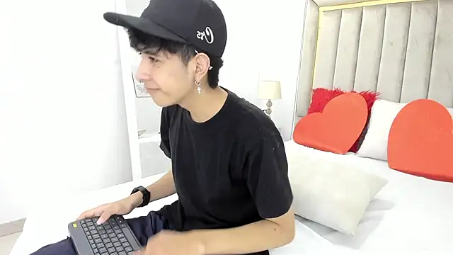 Snapshot of julian_xx chatting on 02/11/26, 06:41 julian xx online show from 02/11/26, 06:41