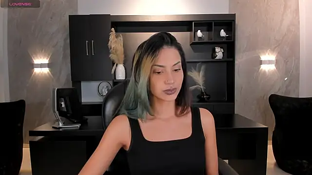 Snapshot of KayraLanne chatting on 06/17/26, 04:01 KayraLanne online show from 06/17/26, 04:01