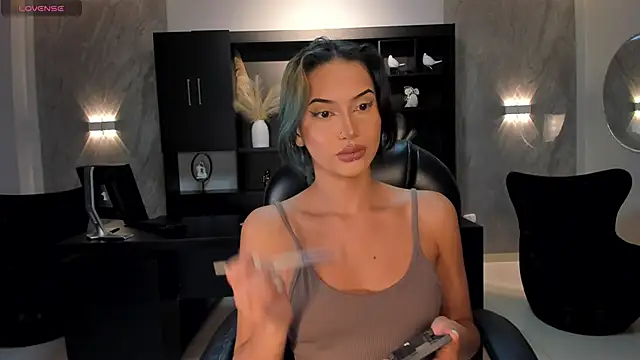 KayraLanne online show from 04/10/26, 03:57