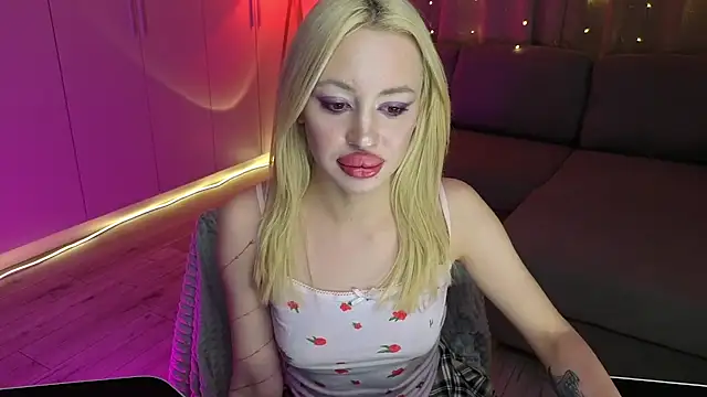 Snapshot of Luna_Beverly chatting on 01/17/26, 07:34 Luna Beverly online show from 01/17/26, 07:34