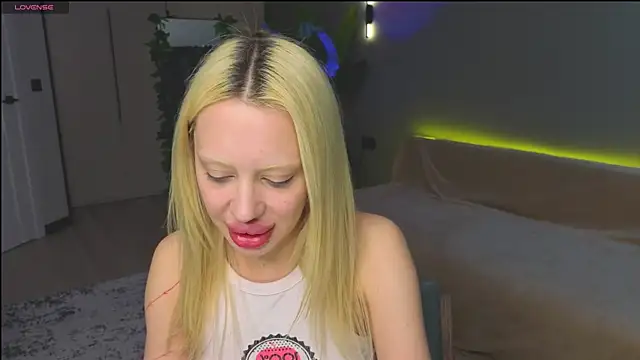 Snapshot of Luna_Beverly chatting on 05/09/26, 05:38 Luna Beverly online show from 05/09/26, 05:38