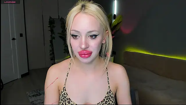 Luna Beverly online show from 04/03/26, 08:26