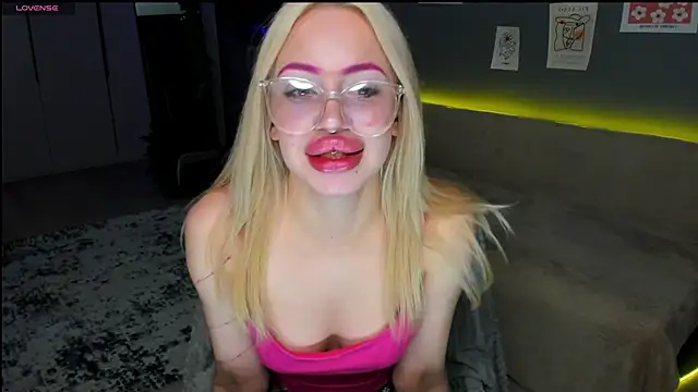 Luna Beverly online show from 03/04/26, 08:27