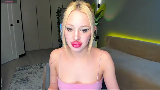 Luna Beverly online show from 04/07/26, 08:10