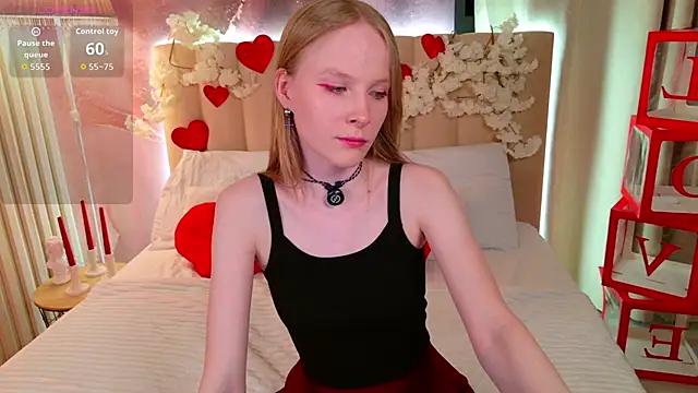 Snapshot of Shadow_Gray chatting on 02/15/26, 06:18 Shadow Gray online show from 02/15/26, 06:18