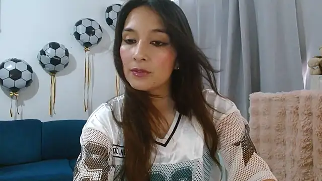 Snapshot of Almaglow_ chatting on 07/03/26, 04:13 Almaglow online show from 07/03/26, 04:13