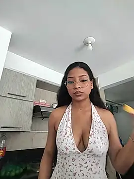 Snapshot of KATALINA_SANTANA_ chatting on 06/27/26, 06:47 KATALINA SANTANA online show from 06/27/26, 06:47