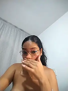KATALINA SANTANA  online show from 05/06/26, 11:42