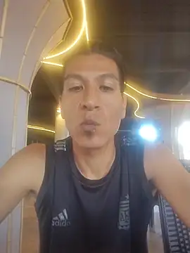 Rodrigohernan19 online show from 04/05/26, 05:30