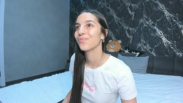 Snapshot of stella_torres chatting on 05/19/26, 06:53 stella torres online show from 05/19/26, 06:53