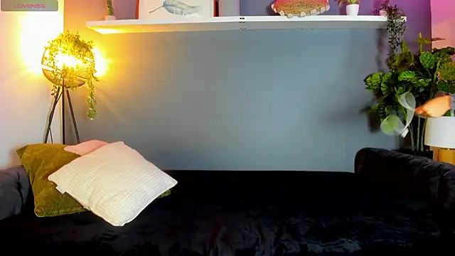 Kira Exe  online show from 04/17/26, 11:35