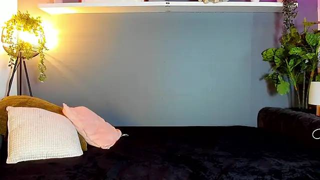 Kira Exe  online show from 04/14/26, 11:37