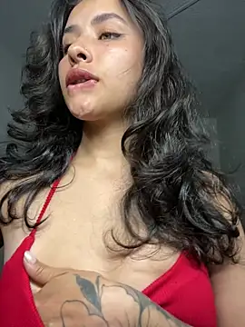 Snapshot of auroramooon chatting on 02/24/26, 03:51 auroramooon online show from 02/24/26, 03:51