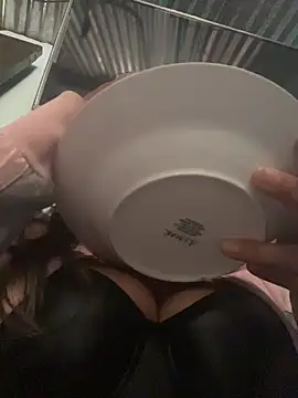 cinthia2011 online show from 02/03/26, 06:57