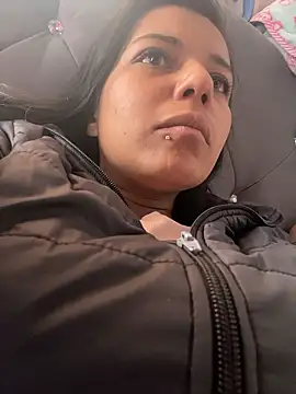 cinthia2011 online show from 01/14/26, 06:00