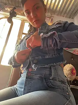 cinthia2011 online show from 01/31/26, 07:45