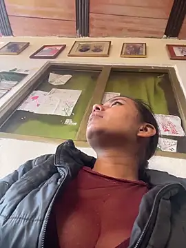 cinthia2011 online show from 02/05/26, 09:10