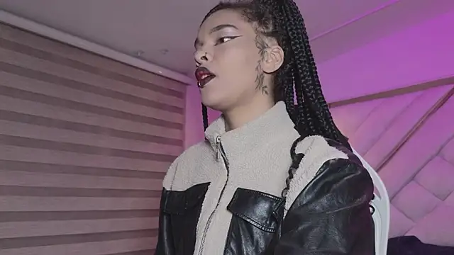 mia gatesvg online show from 03/26/26, 03:49