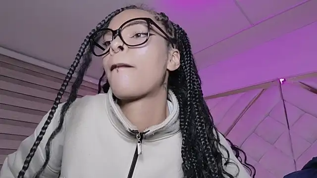 mia gatesvg online show from 03/11/26, 03:00