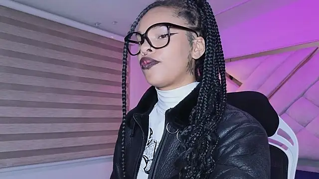 mia gatesvg online show from 03/17/26, 02:58