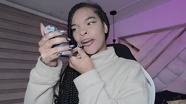 mia gatesvg online show from 03/19/26, 03:06