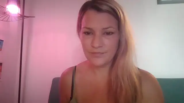 Pxetiteblonde1 online show from 01/12/26, 12:01