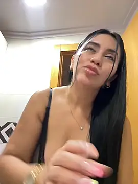 Snapshot of nataliia_queen_ chatting on 06/10/26, 12:45 nataliia queen online show from 06/10/26, 12:45