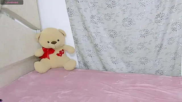 Snapshot of bamby_kittyy chatting on 01/08/26, 02:06 bamby kittyy online show from 01/08/26, 02:06