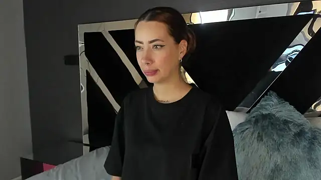 LolaGray   online show from 01/18/26, 05:38