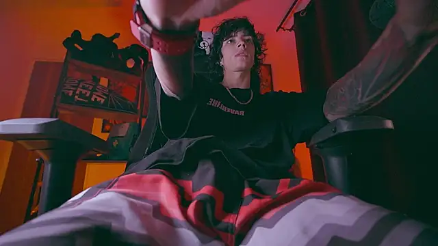 Olliver   y online show from 04/12/26, 01:53