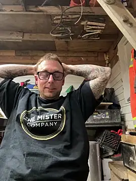 Snapshot of WIDBIGWHITECOCK chatting on 02/16/26, 04:11 WIDBIGWHITECOCK online show from 02/16/26, 04:11