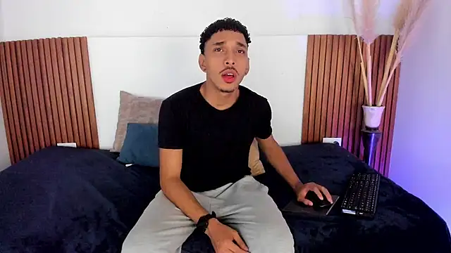 Julian Dark  online show from 02/10/26, 04:22