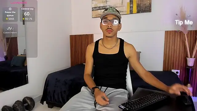 Julian Dark  online show from 02/06/26, 04:30