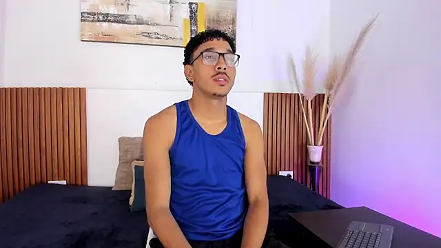 Julian Dark  online show from 02/05/26, 03:35