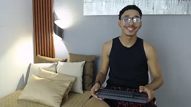 Julian Dark  online show from 02/13/26, 04:23