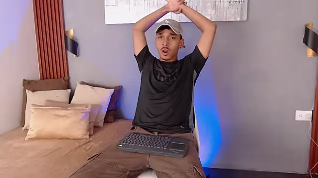 Julian Dark  online show from 03/03/26, 04:08