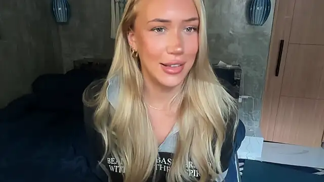 Snapshot of livsslife chatting on 02/22/26, 03:20 livsslife online show from 02/22/26, 03:20