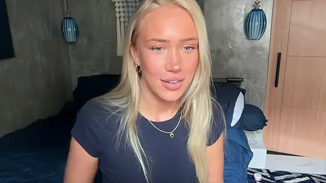 Snapshot of livsslife chatting on 02/24/26, 03:18 livsslife online show from 02/24/26, 03:18