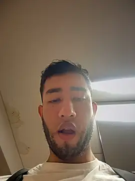 Snapshot of liam_bronw chatting on 07/31/26, 03:42 liam bronw online show from 07/31/26, 03:42