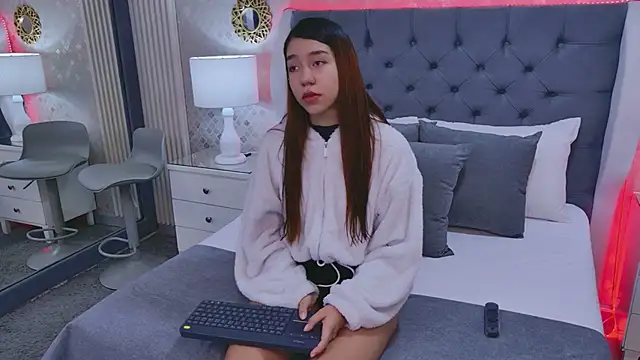 Snapshot of VioletFroost chatting on 02/01/26, 12:25 VioletFroost online show from 02/01/26, 12:25