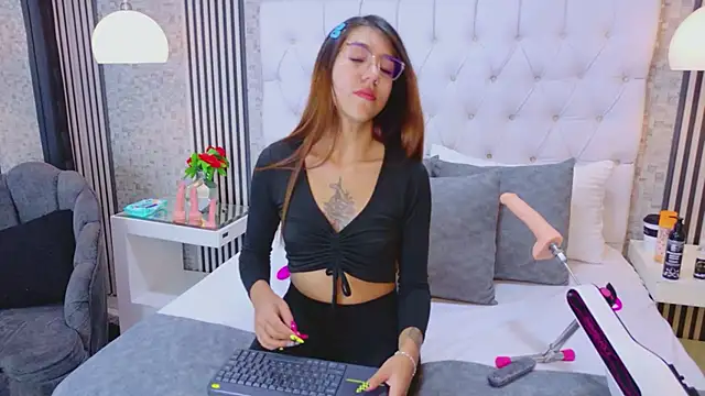 Snapshot of VioletFroost chatting on 04/01/26, 07:11 VioletFroost online show from 04/01/26, 07:11