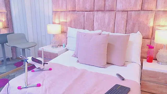 Snapshot of VioletFroost chatting on 04/06/26, 07:37 VioletFroost online show from 04/06/26, 07:37